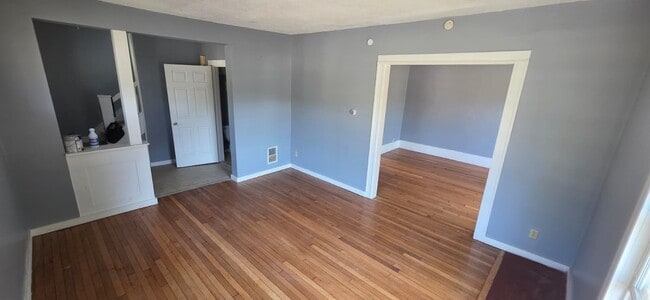 Building Photo - 1156 Dewey Ave