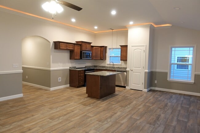 Building Photo - 755 Spartan Commodor Ln