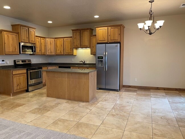 Building Photo - Gorgeous home in Orem