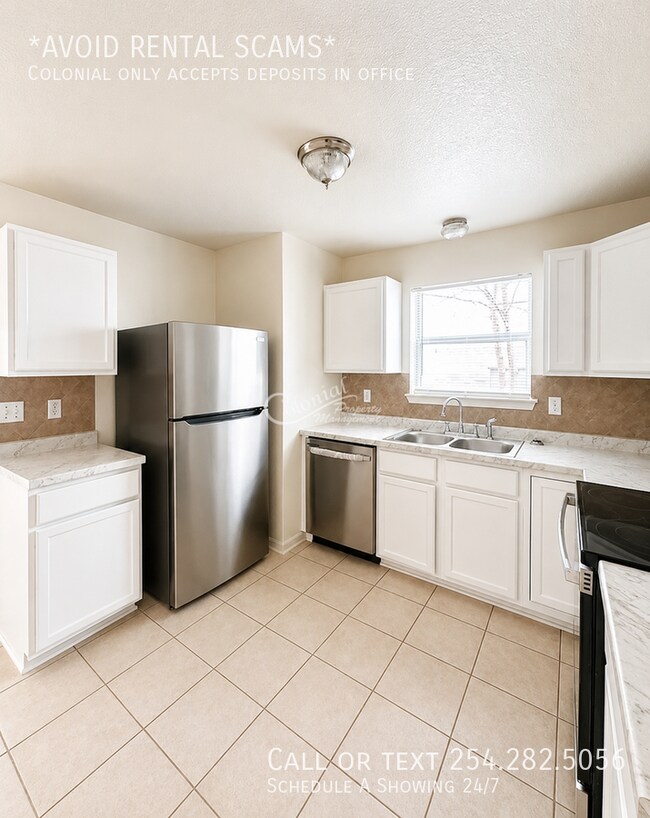 Building Photo - 2806 Leroy Cir