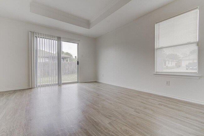 Building Photo - 205 Mood Lake Dr