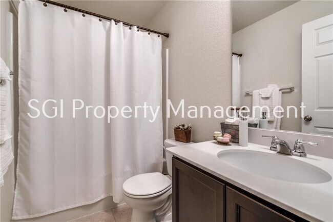 Building Photo - 824 Rivers Creek Ln