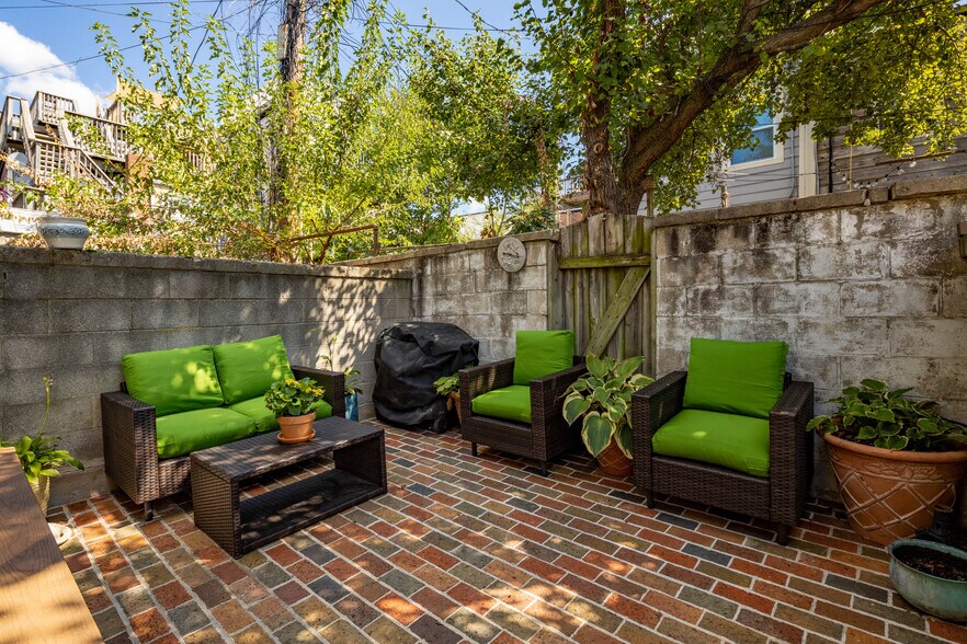 Building Photo - 903 S Potomac St