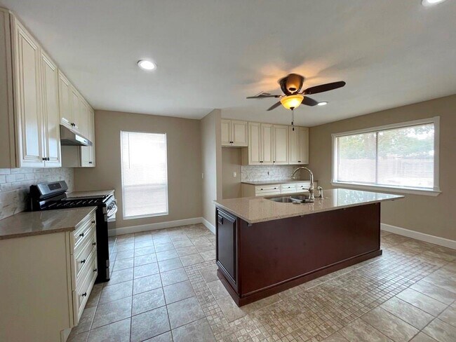 Building Photo - 710 Andover Dr