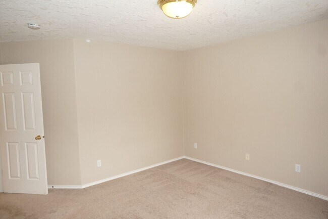 Building Photo - NW Portland Forest Heights Beauty. Flat backyard!