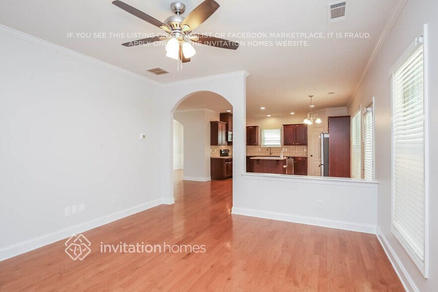 Building Photo - 532 Suwanee Oaks Dr NE