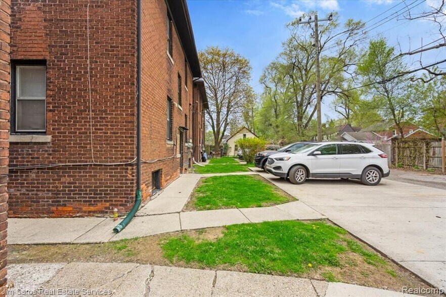 Building Photo - 981 Beaconsfield Ave