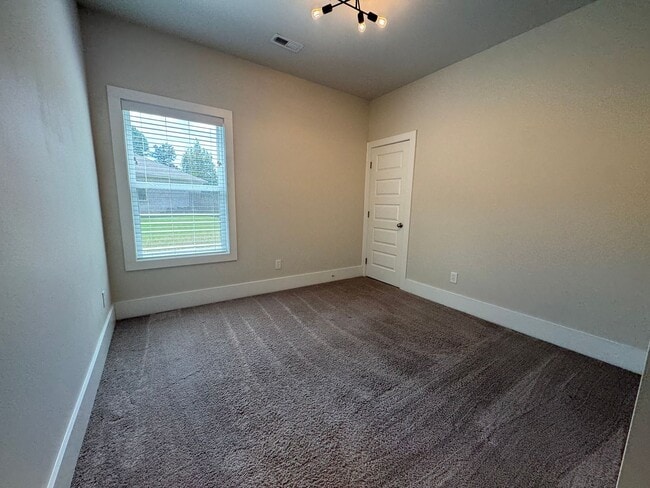 Building Photo - 154 Fernhill Dr NW