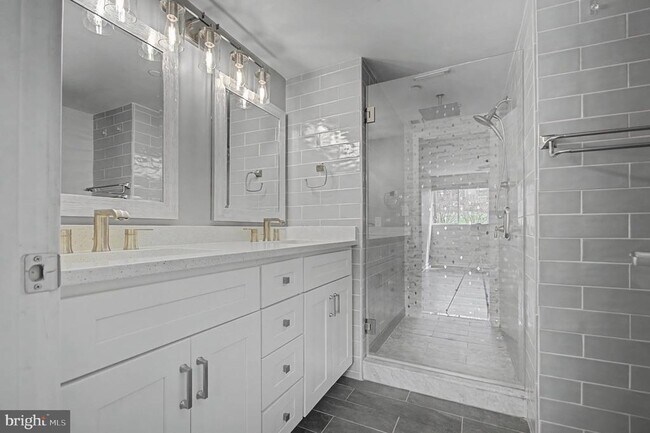 Building Photo - 768 Fairview Ave