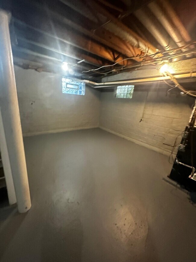 Building Photo - 3389 Kildare Rd