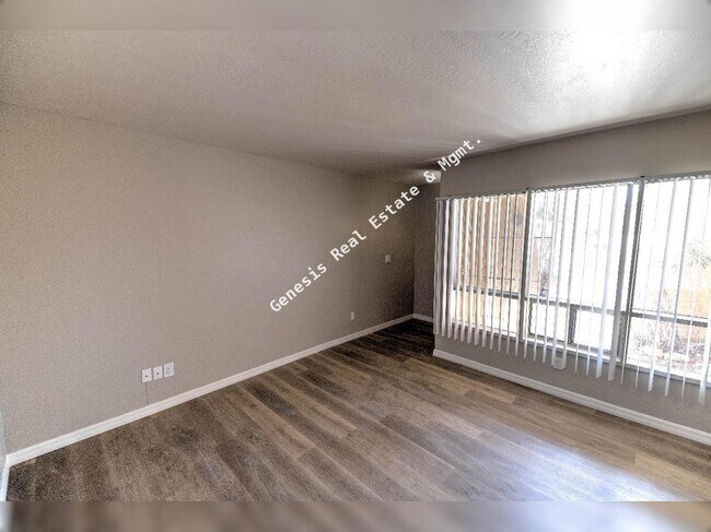 Building Photo - 3211 E Edison St