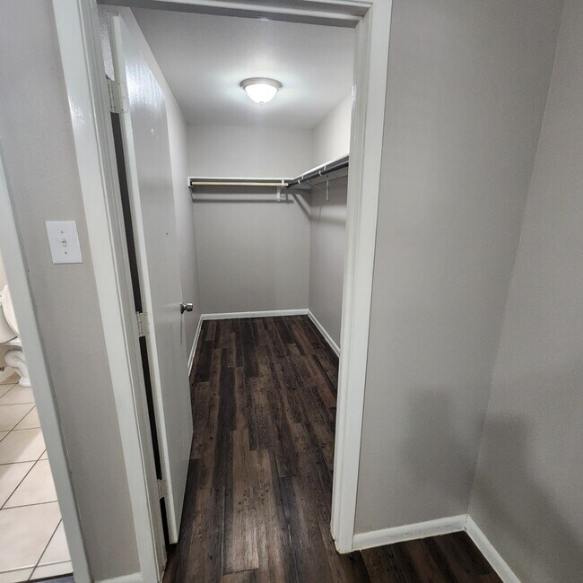 Building Photo - Deer Park Apartments - 1407