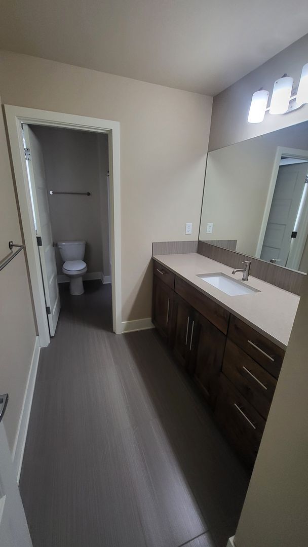 Building Photo - 3 Bed 2.5 bath plus bonus-Fenced-corner lo...