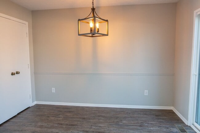 Building Photo - 7778 Deercrest Ct