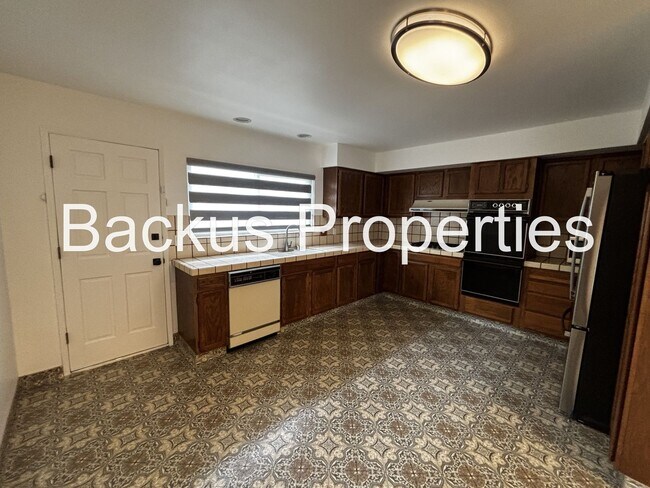 Building Photo - Wonderful three bedroom home in Monterey