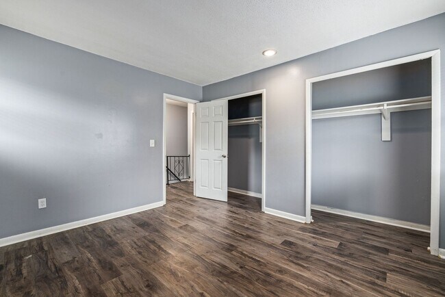 Building Photo - Spacious Belton Duplex with Full Basement—Great Location!