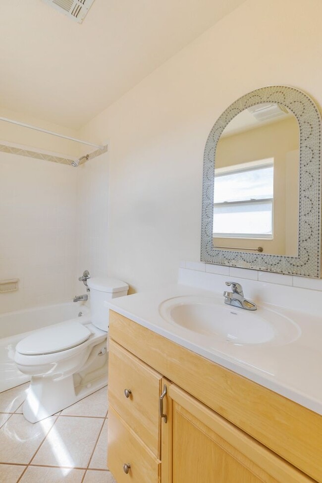 Building Photo - Home with Amazing Vews!