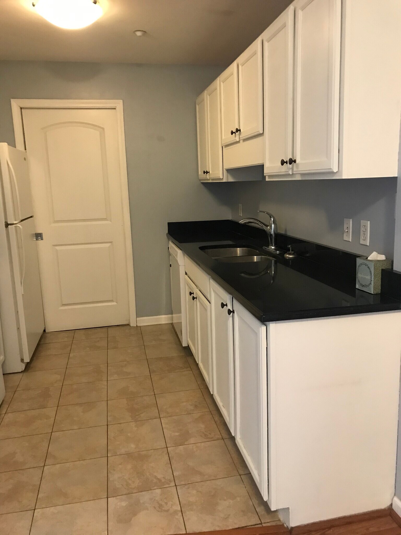 Building Photo - 1117 University Ave