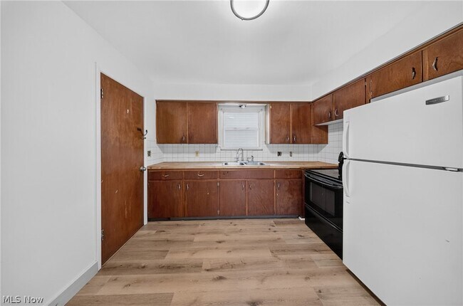 Building Photo - 1095 St Michaels Ave