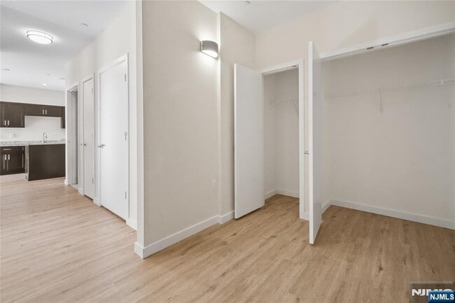 Building Photo - 69 Main St