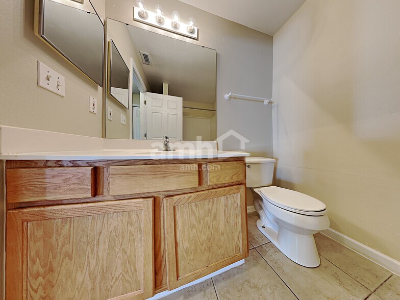 Building Photo - 2724 Maderia Cir