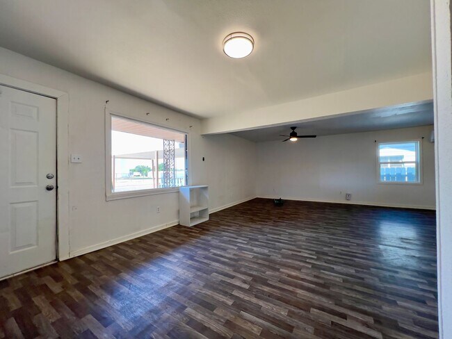 Building Photo - Two Bedroom Available Now Near Levelland City Park