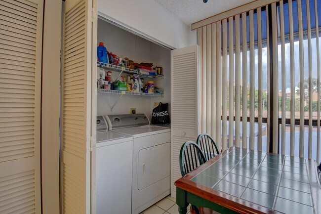 Building Photo - 7194 Promenade Dr