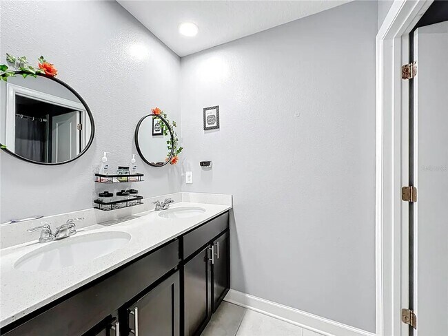 Building Photo - 744 Simone Ct