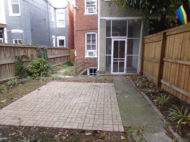 Building Photo - FLOY2107