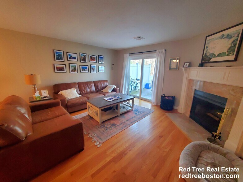 Building Photo - 1400 Lagrange St