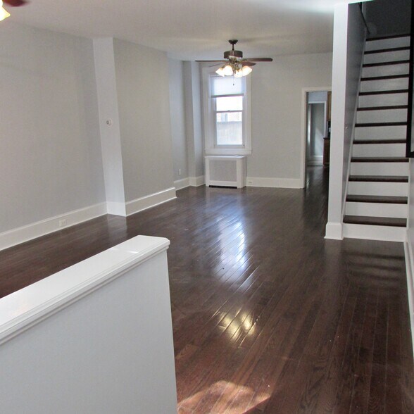 Building Photo - 1414 E Columbia Ave