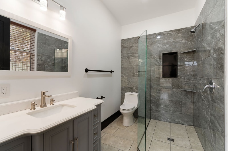 Building Photo - 92 Riverside Dr