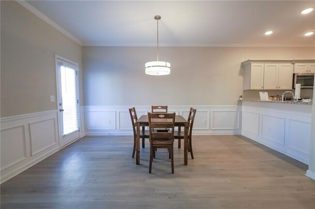 Building Photo - 225 Eva Wy