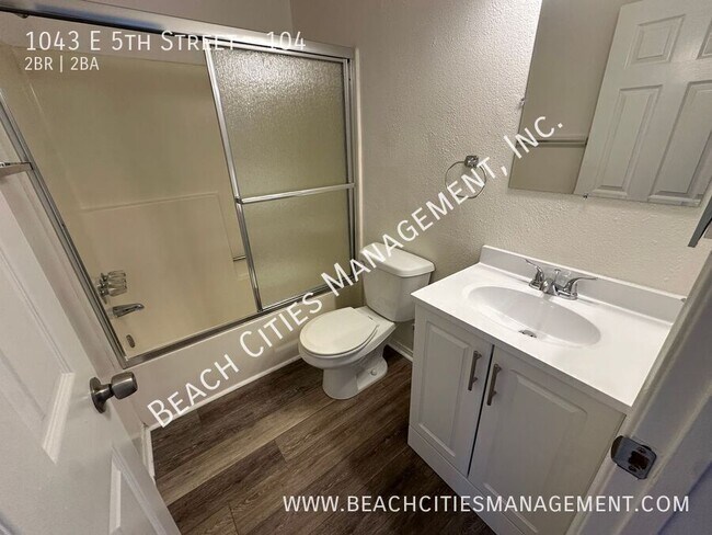 Building Photo - 1043 E 5th St