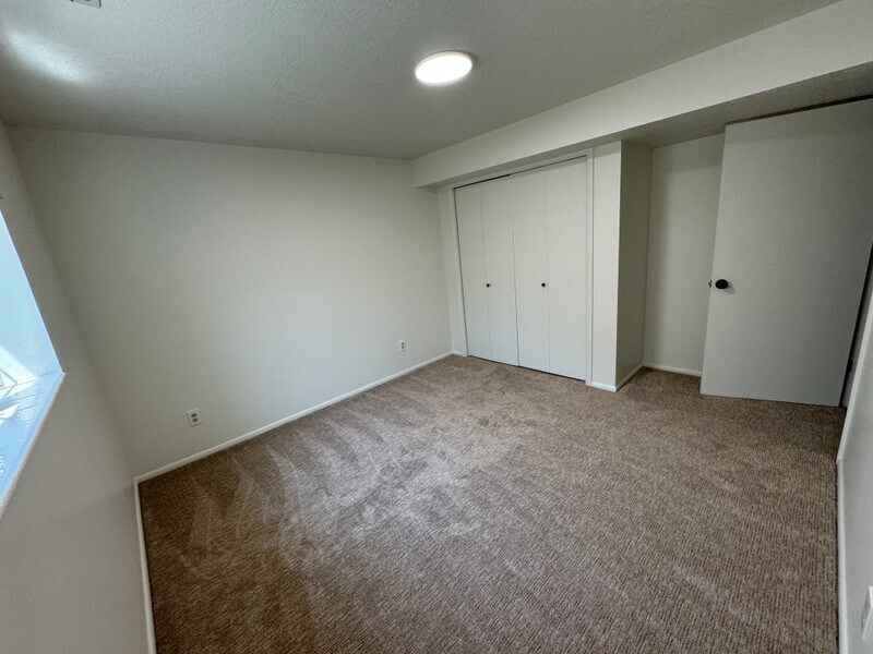 Building Photo - 730 E 660 N