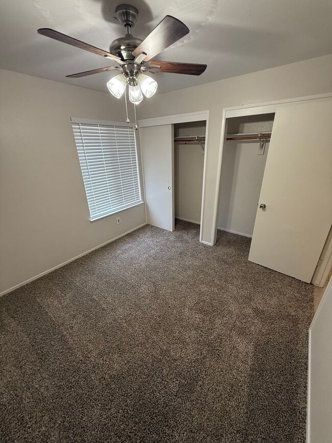 Building Photo - Spacious 2-Bedroom, 1-Bathroom Home in Sou...