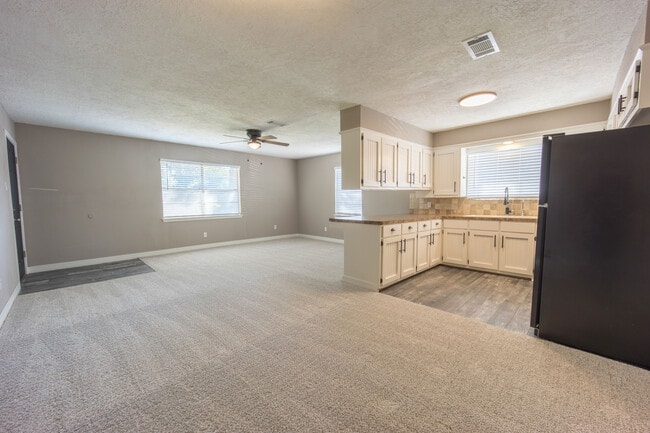 Building Photo - 17411 Strack Dr E