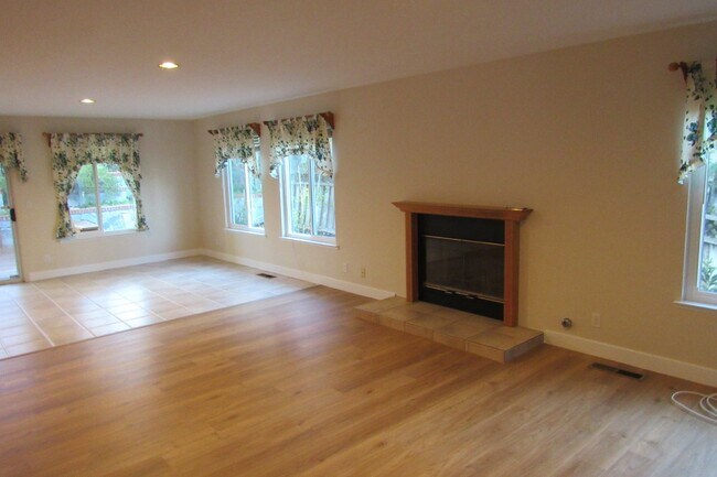 Building Photo - Gorgeous Custom Pleasanton Home in Great Location