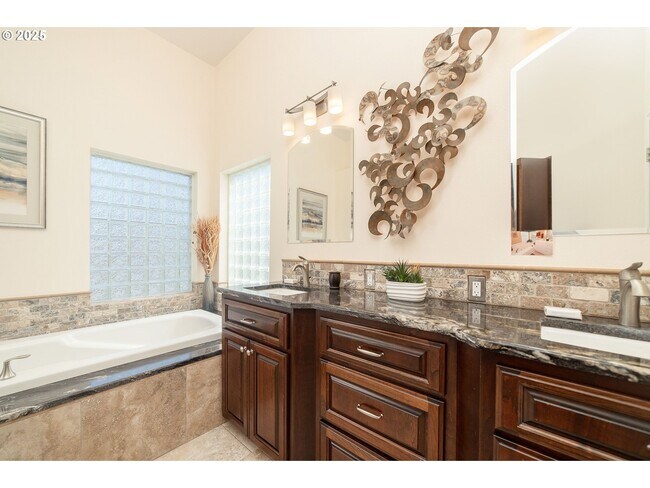 Building Photo - 5630 SW Kruse Ridge Dr