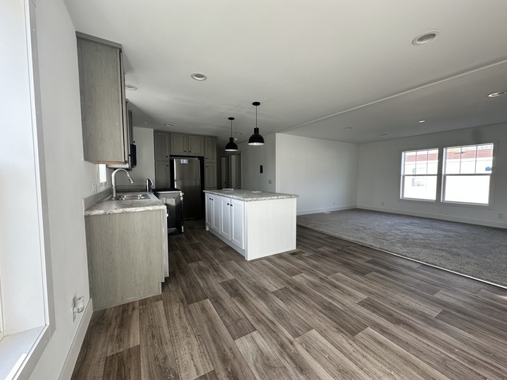 Building Photo - 7 Rainier St N