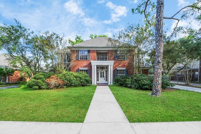 Building Photo - 15919 Lake Lodge Dr