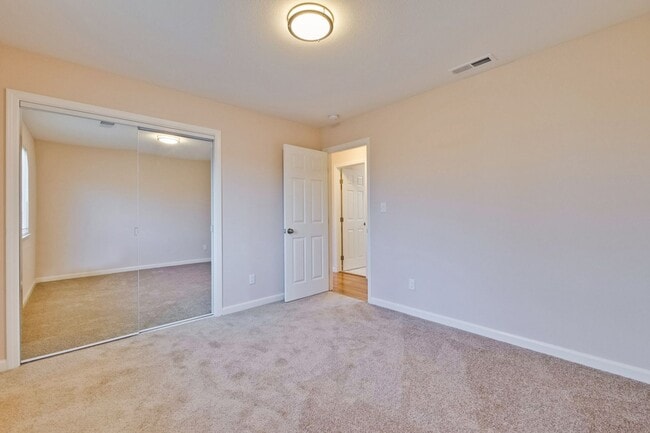 Building Photo - 1425 Sunshadow Ln