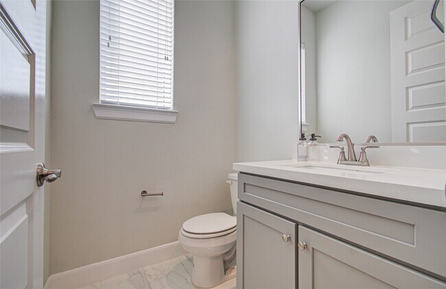 Building Photo - 2818 Grand Fountains Dr