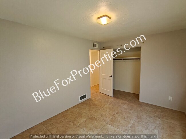 Building Photo - 907 E Weymouth St
