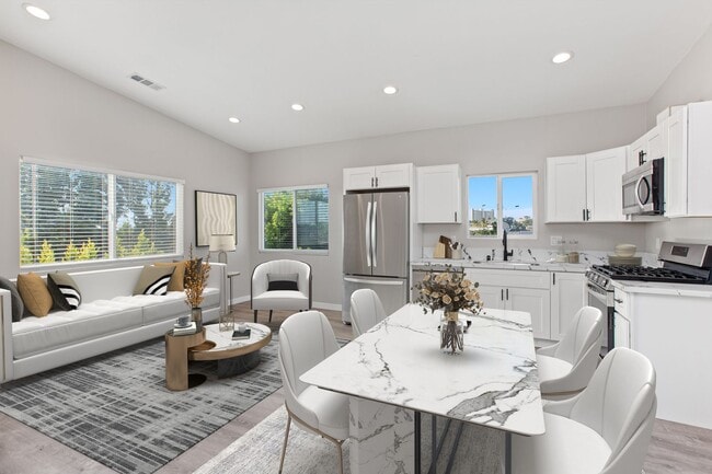 Building Photo - Private balcony + private patio!