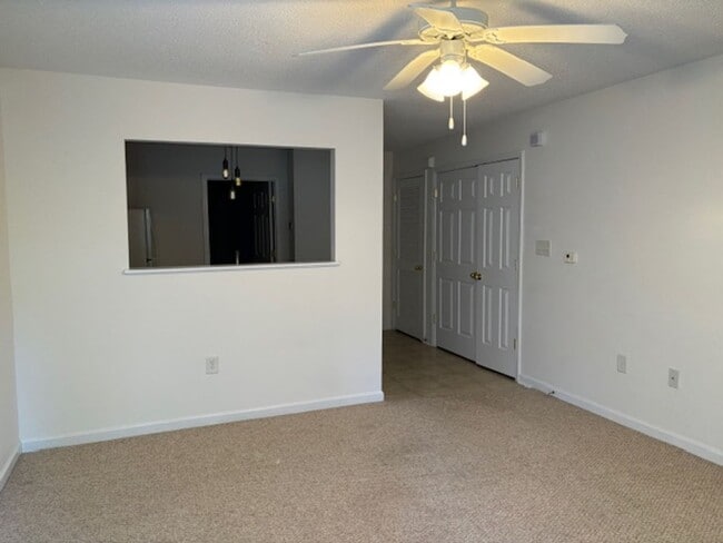 Building Photo - Desirable 1 Bed/1 Bath Condo in Very Convenient Location!