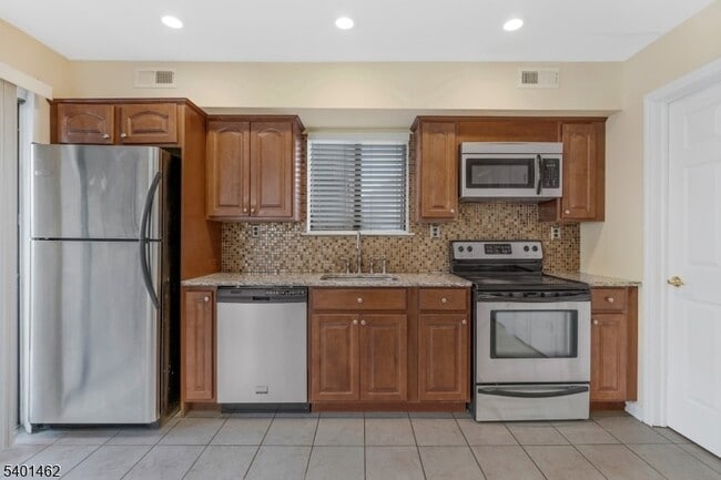 Building Photo - 117 Bluebird Dr