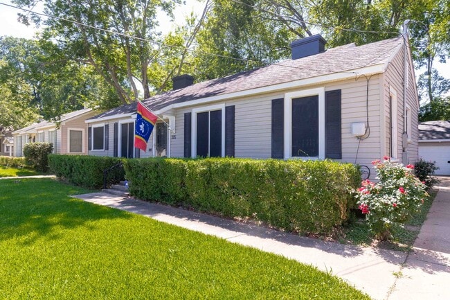 Building Photo - Charming 3 bedroom/ 2 Bathroom house in Br...