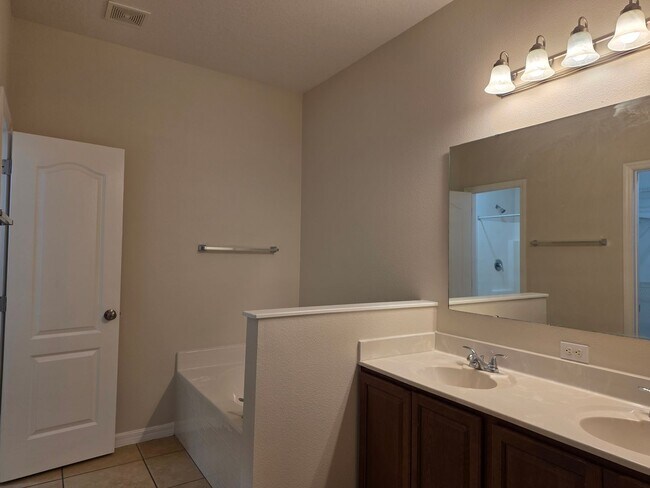 Building Photo - Three Bedroom Home at Lake Pleasant Cove in Apopka