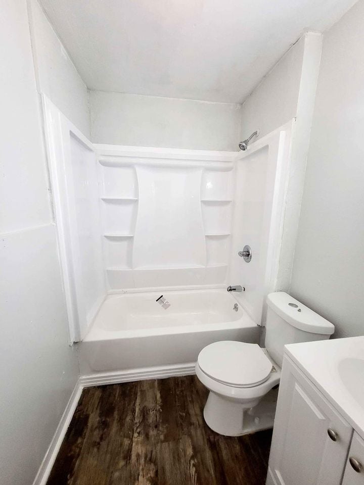 Building Photo - 1001 S Main St